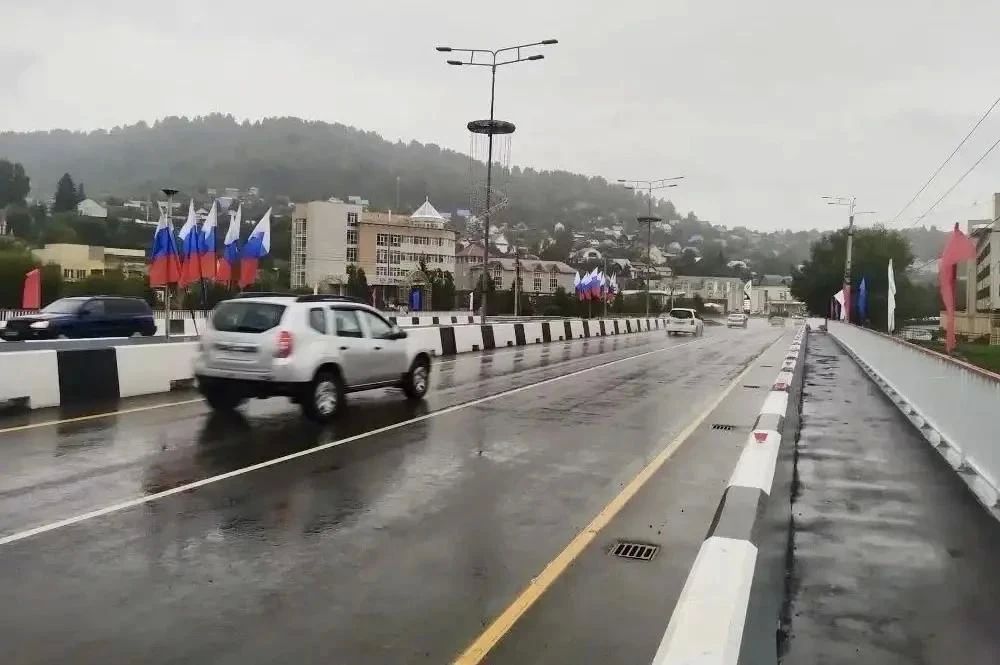 Мебельный мост открыт к началу учебного года Мебельный мост открыт к началу учебного года
