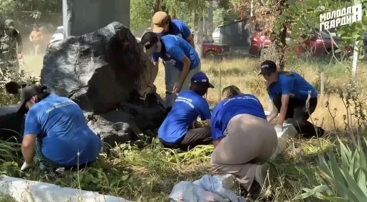 Забота и память - молодогвардейцы Республики Алтай с честью выполнили гуманитарную миссию в Мариуполе Забота и память - молодогвардейцы Республики Алтай с честью выполнили гуманитарную миссию в Мариуполе