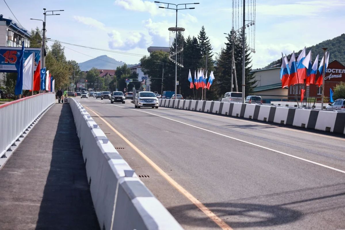 Андрей Турчак: Открыли движение по Мебельному мосту в Горно-Алтайске Андрей Турчак: Открыли движение по Мебельному мосту в Горно-Алтайске