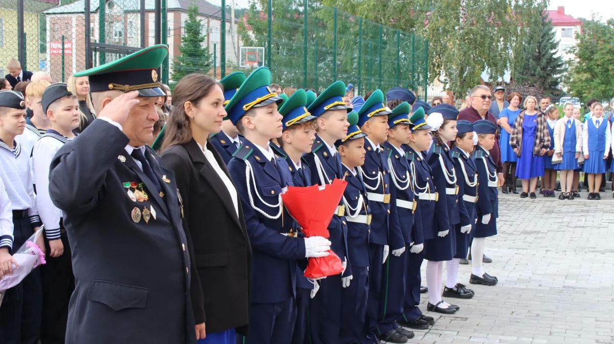 В Горно-Алтайске пополнение: у гимназии №9 появился свой «зеленый берет»! В Горно-Алтайске пополнение: у гимназии №9 появился свой «зеленый берет»!
