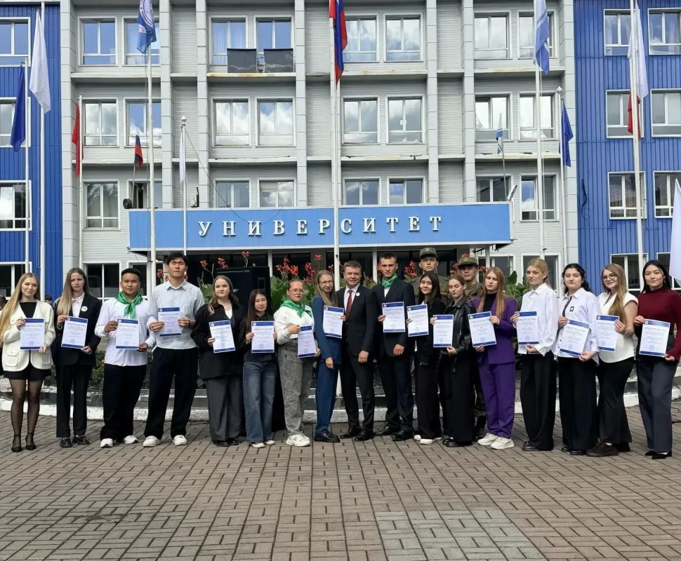 Первый заместитель председателя парламента Татьяна Гигель приняла участие в торжественной линейке в Горно-Алтайском государственном университете Первый заместитель председателя парламента Татьяна Гигель приняла участие в торжественной линейке в Горно-Алтайском государственном университете