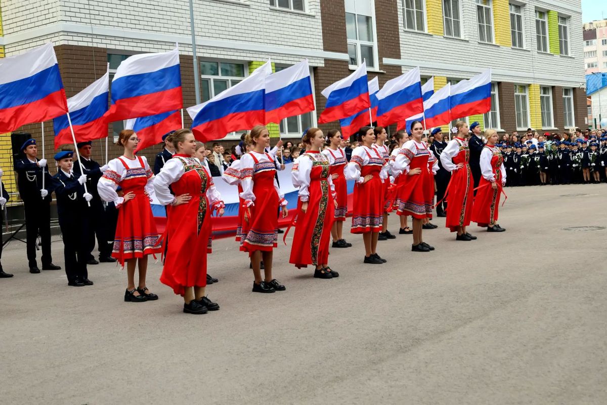 В корпусе на Взлётной торжественно и ярко прошли две праздничные линейки, дав официальный старт новому учебному году! В корпусе на Взлётной торжественно и ярко прошли две праздничные линейки, дав официальный старт новому учебному году!