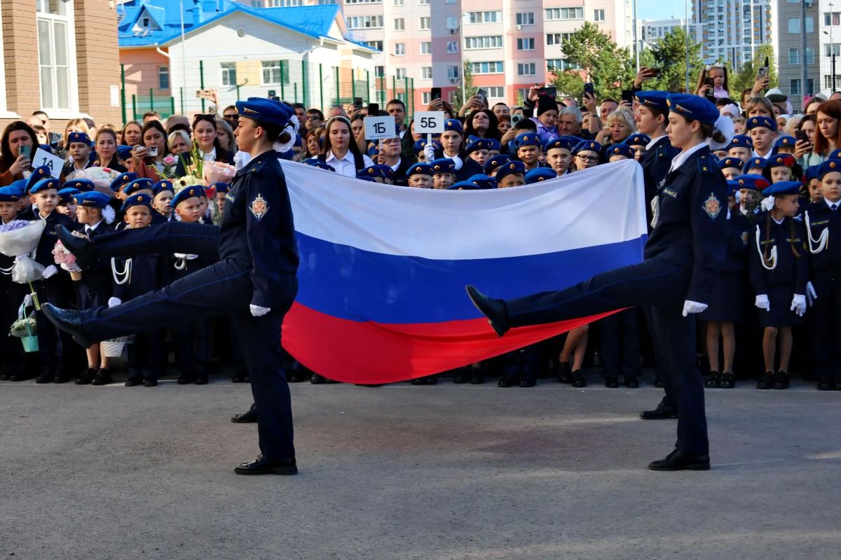 В корпусе на Взлётной торжественно и ярко прошли две праздничные линейки, дав официальный старт новому учебному году! В корпусе на Взлётной торжественно и ярко прошли две праздничные линейки, дав официальный старт новому учебному году!