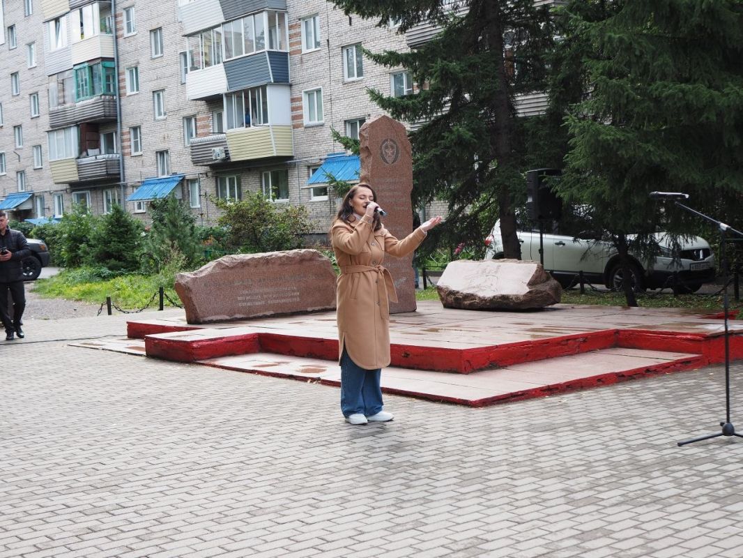 В нашей стране дата 3 сентября неразрывно связана со страшными событиями, произошедшими в Беслане в сентябре 2004 года В нашей стране дата 3 сентября неразрывно связана со страшными событиями, произошедшими в Беслане в сентябре 2004 года