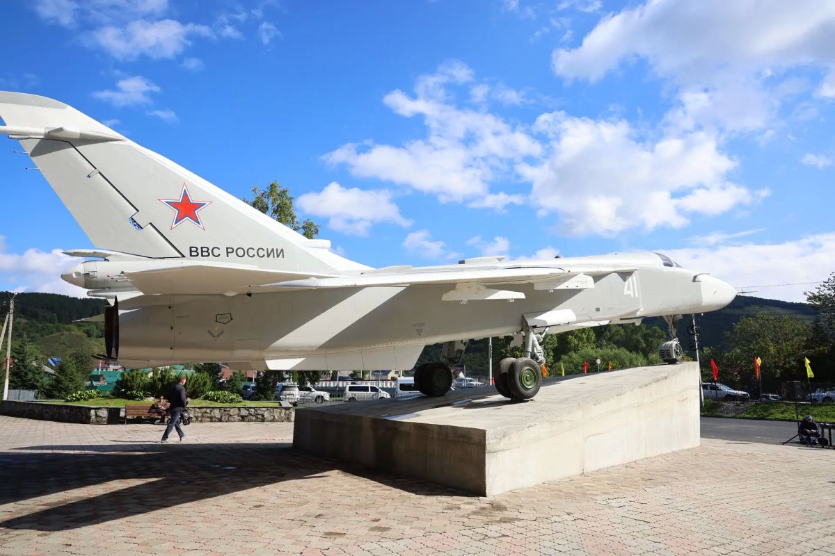 Андрей Турчак: В Парке Победы установили боевой самолет Су-24, который связан с героической историей нашей страны Андрей Турчак: В Парке Победы установили боевой самолет Су-24, который связан с героической историей нашей страны