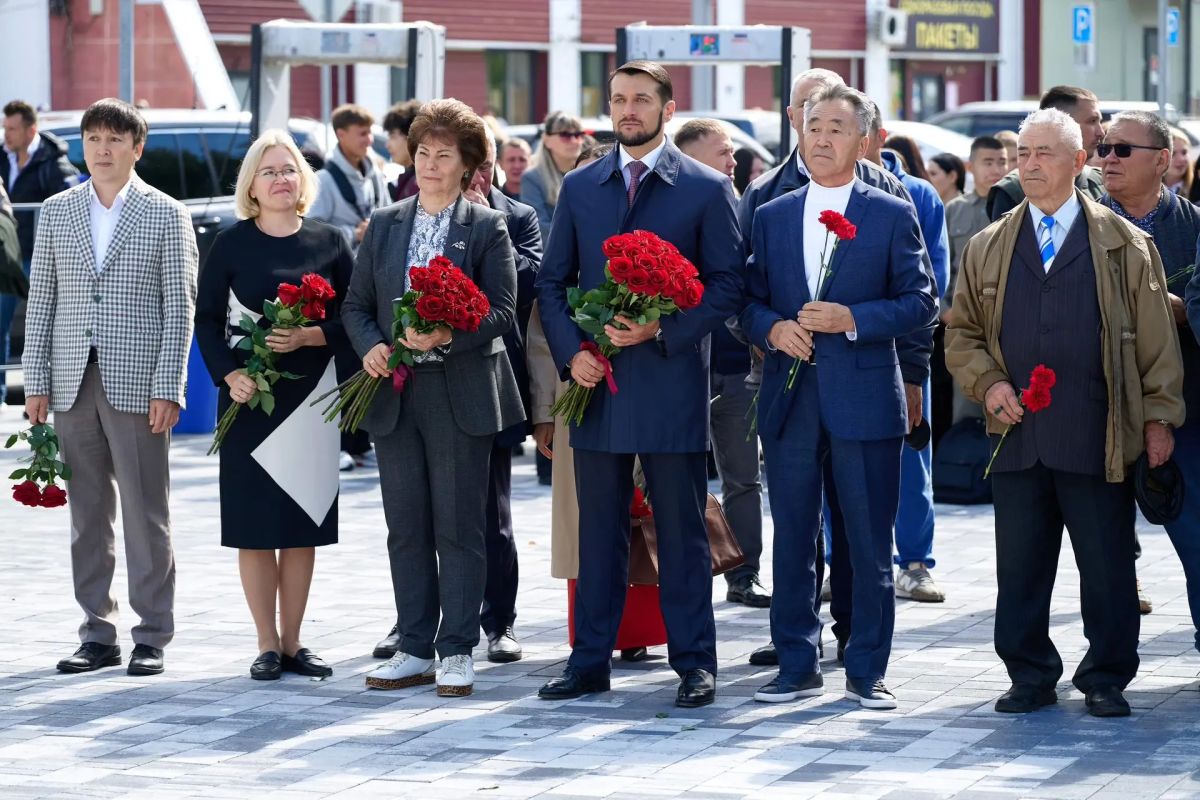 Александр Прокопьев: В День города Горно-Алтайска мы открыли обновлённый сквер имени Григория Ивановича Чорос-Гуркина Александр Прокопьев: В День города Горно-Алтайска мы открыли обновлённый сквер имени Григория Ивановича Чорос-Гуркина