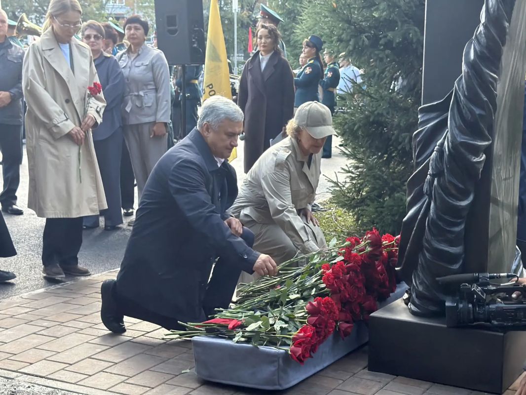 Бюсты Героев России Айдара Карабашева и Александра Кускова открыли в Горно-Алтайске Бюсты Героев России Айдара Карабашева и Александра Кускова открыли в Горно-Алтайске