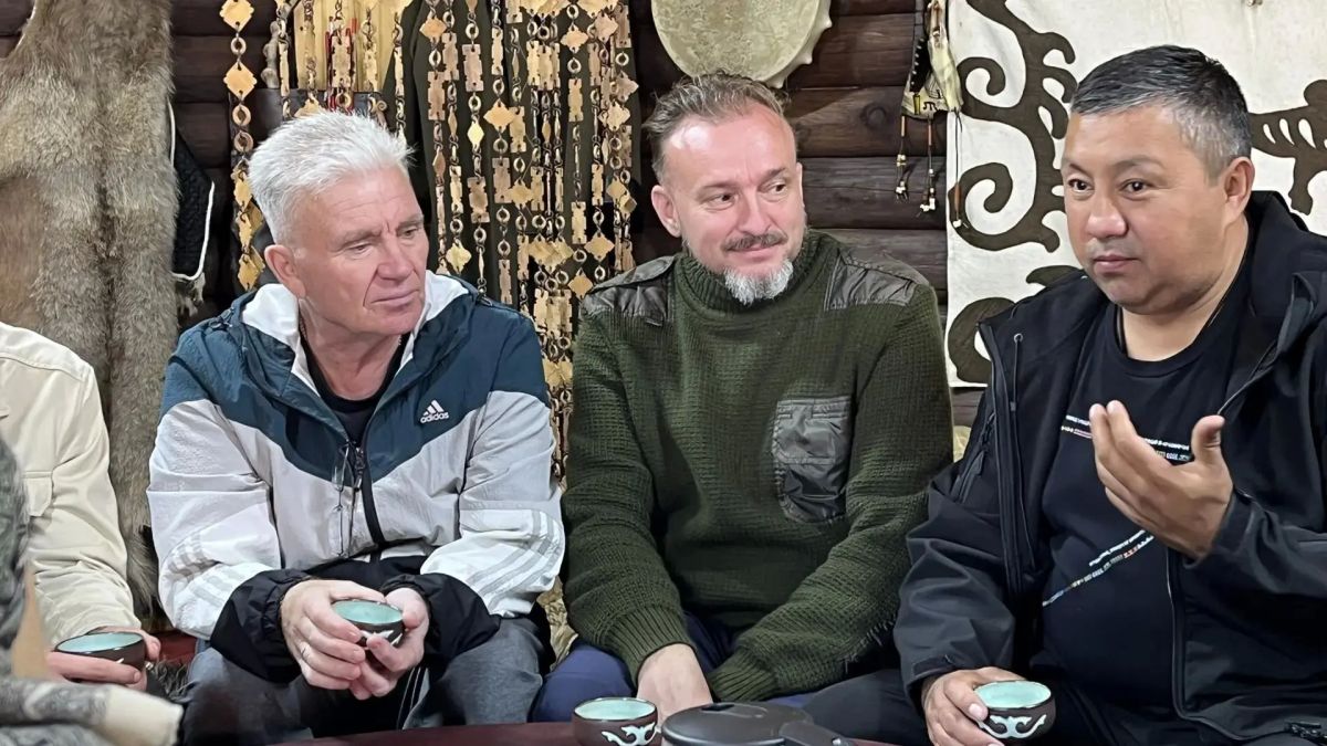 Патриотический автопробег «Алтайский сбор» прошел сегодня в Турочакском районе - жители сел собрали гуманитарный груз для бойцов СВО и передали его участникам автопробега на точках маршрута Патриотический автопробег «Алтайский сбор» прошел сегодня в Турочакском районе - жители сел собрали гуманитарный груз для бойцов СВО и передали его участникам автопробега на точках маршрута
