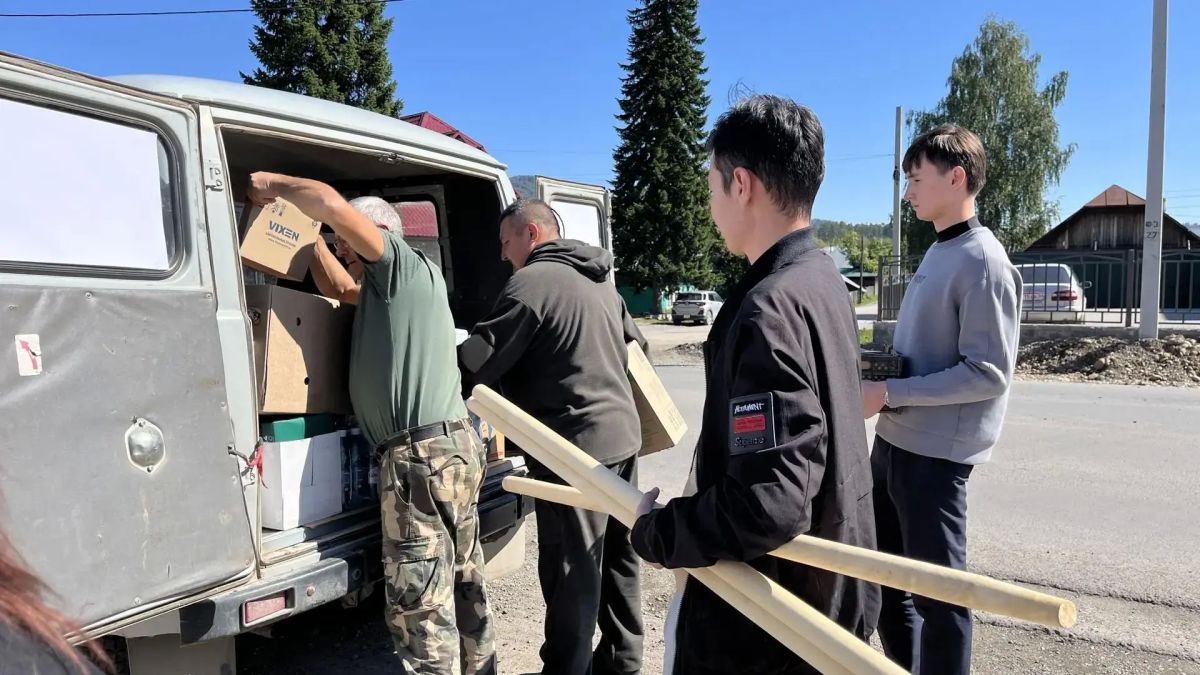 Патриотический автопробег «Алтайский сбор» прошел сегодня в Турочакском районе - жители сел собрали гуманитарный груз для бойцов СВО и передали его участникам автопробега на точках маршрута Патриотический автопробег «Алтайский сбор» прошел сегодня в Турочакском районе - жители сел собрали гуманитарный груз для бойцов СВО и передали его участникам автопробега на точках маршрута