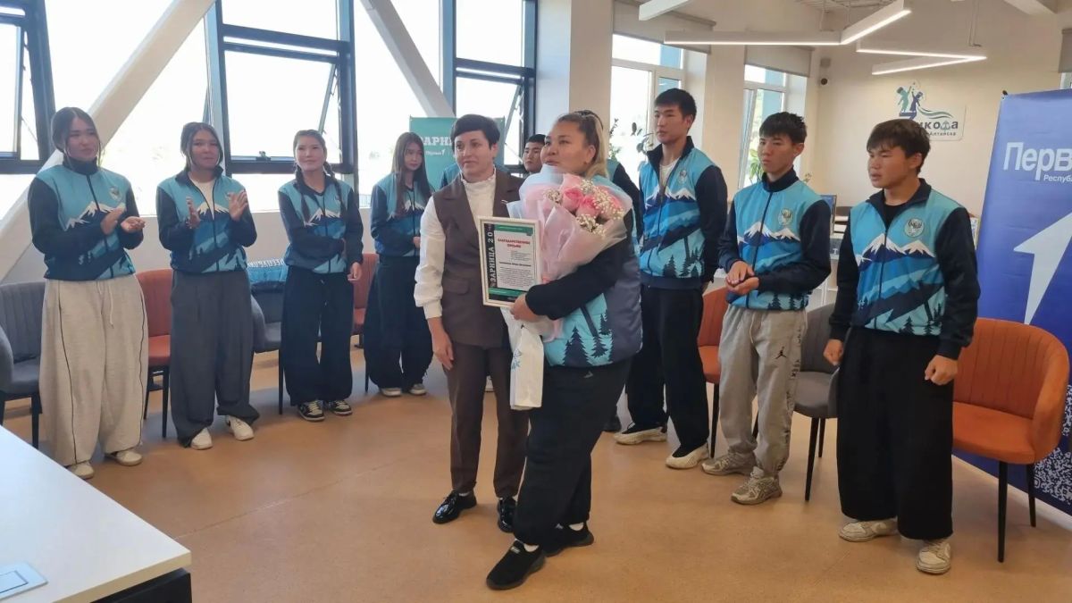В Горно-Алтайской школе №7 им. Ю.Г. Сакашевой встречают героев дня - отряд «Муркут04», победивший на всероссийском этапе военно-патриотической игры «Зарница 2.0» В Горно-Алтайской школе №7 им. Ю.Г. Сакашевой встречают героев дня - отряд «Муркут04», победивший на всероссийском этапе военно-патриотической игры «Зарница 2.0»