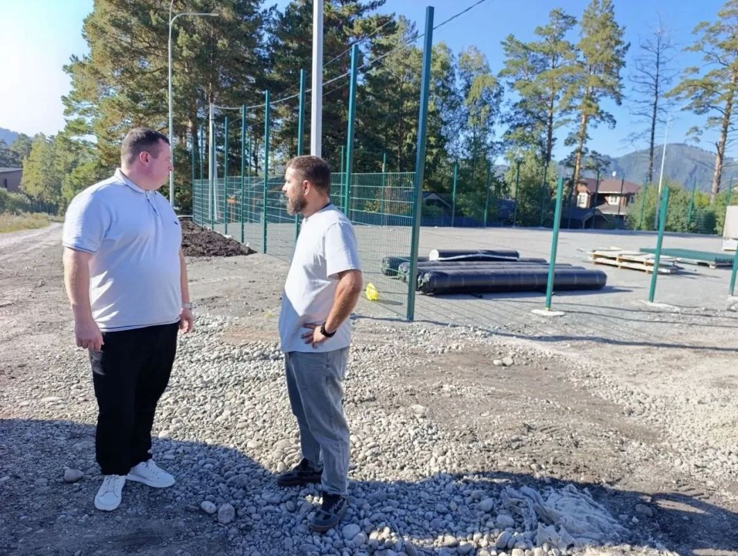 Глава Майминского района Петр Громов проверил ход работ на строящихся и благоустраиваемых объектах в Манжерокском сельском поселении Глава Майминского района Петр Громов проверил ход работ на строящихся и благоустраиваемых объектах в Манжерокском сельском поселении