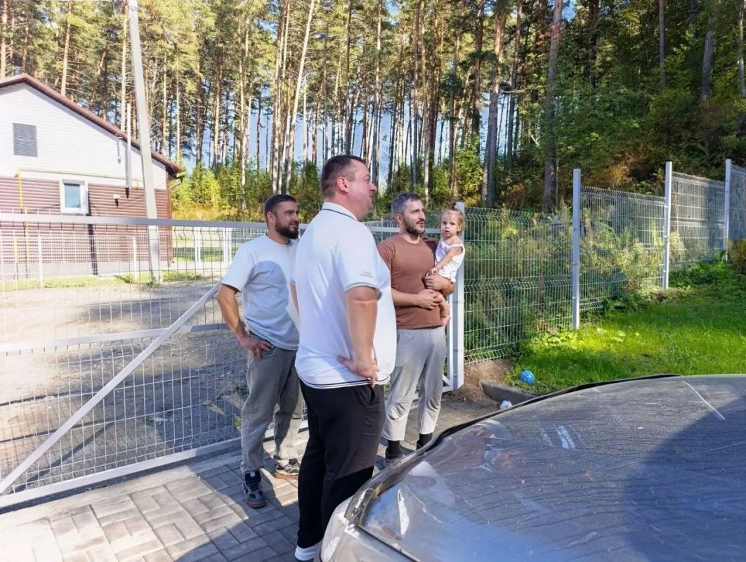 Глава Майминского района Петр Громов проверил ход работ на строящихся и благоустраиваемых объектах в Манжерокском сельском поселении Глава Майминского района Петр Громов проверил ход работ на строящихся и благоустраиваемых объектах в Манжерокском сельском поселении