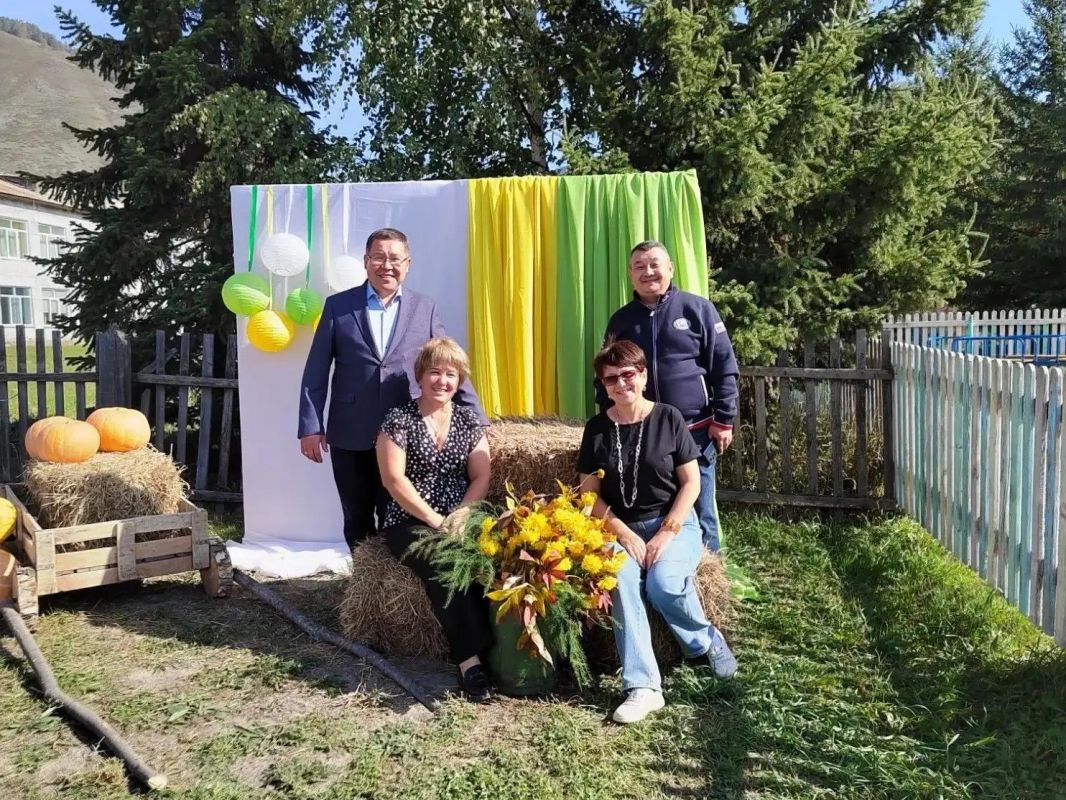 Чендеку — 160 лет. В Усть-Коксинском районе есть село Чендек, где бок о бок живут люди разных национальностей Чендеку — 160 лет. В Усть-Коксинском районе есть село Чендек, где бок о бок живут люди разных национальностей
