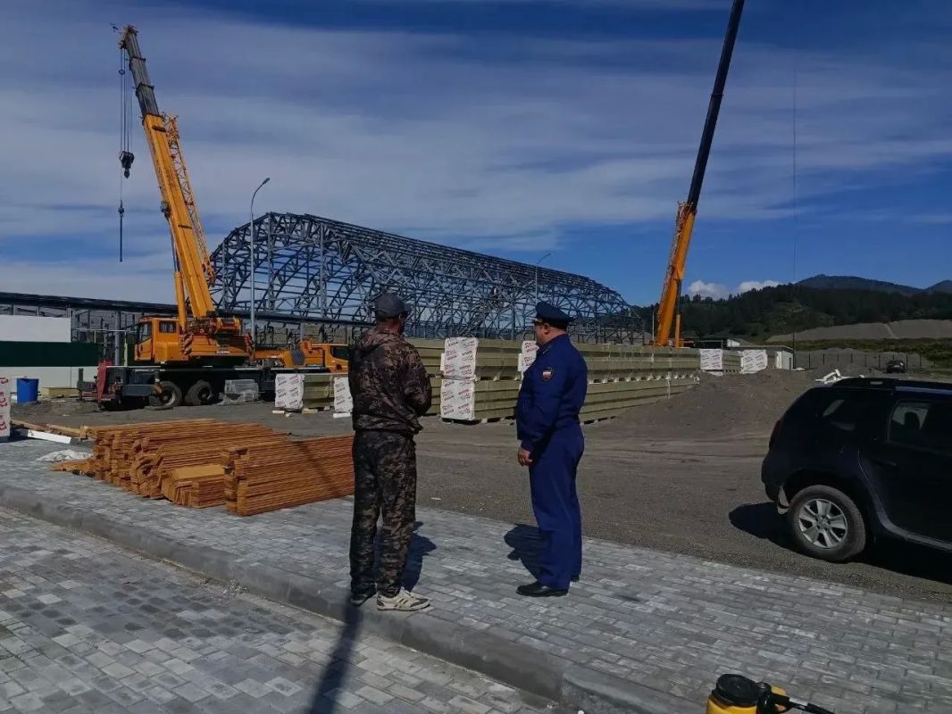 Прокуратура Чемальского района контролирует строительство объектов социальной инфраструктуры в селе Элекмонар Прокуратура Чемальского района контролирует строительство объектов социальной инфраструктуры в селе Элекмонар