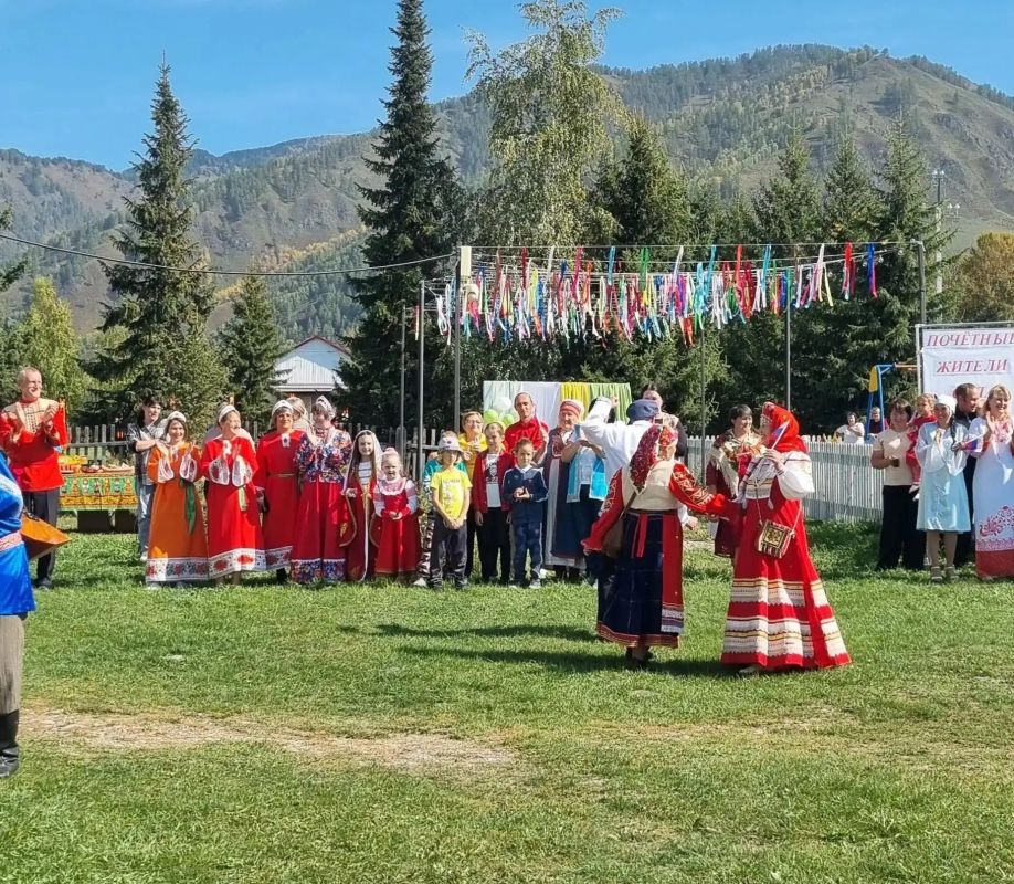 Чендеку — 160 лет. В Усть-Коксинском районе есть село Чендек, где бок о бок живут люди разных национальностей Чендеку — 160 лет. В Усть-Коксинском районе есть село Чендек, где бок о бок живут люди разных национальностей