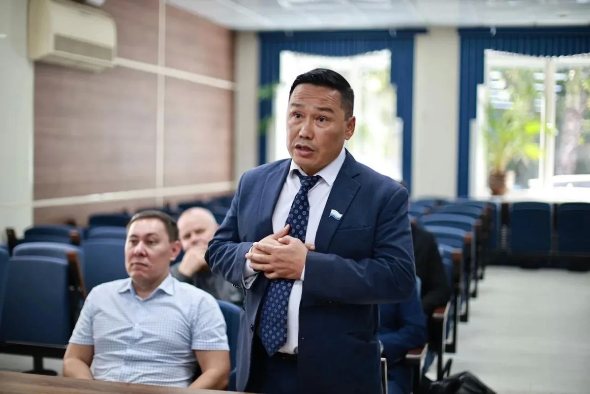 Глава республики Андрей Турчак встретился с депутатами, которые представляют интересы жителей Горно-Алтайска в Госсобрании – Эл Курултай и городском Совете Глава республики Андрей Турчак встретился с депутатами, которые представляют интересы жителей Горно-Алтайска в Госсобрании – Эл Курултай и городском Совете