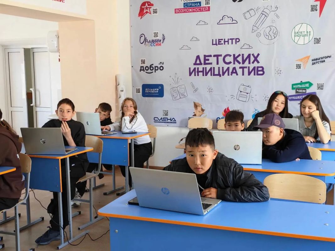 Мобильный технопарк «Кванториум» провел занятия для учеников Балыктуюльской школы Мобильный технопарк «Кванториум» провел занятия для учеников Балыктуюльской школы