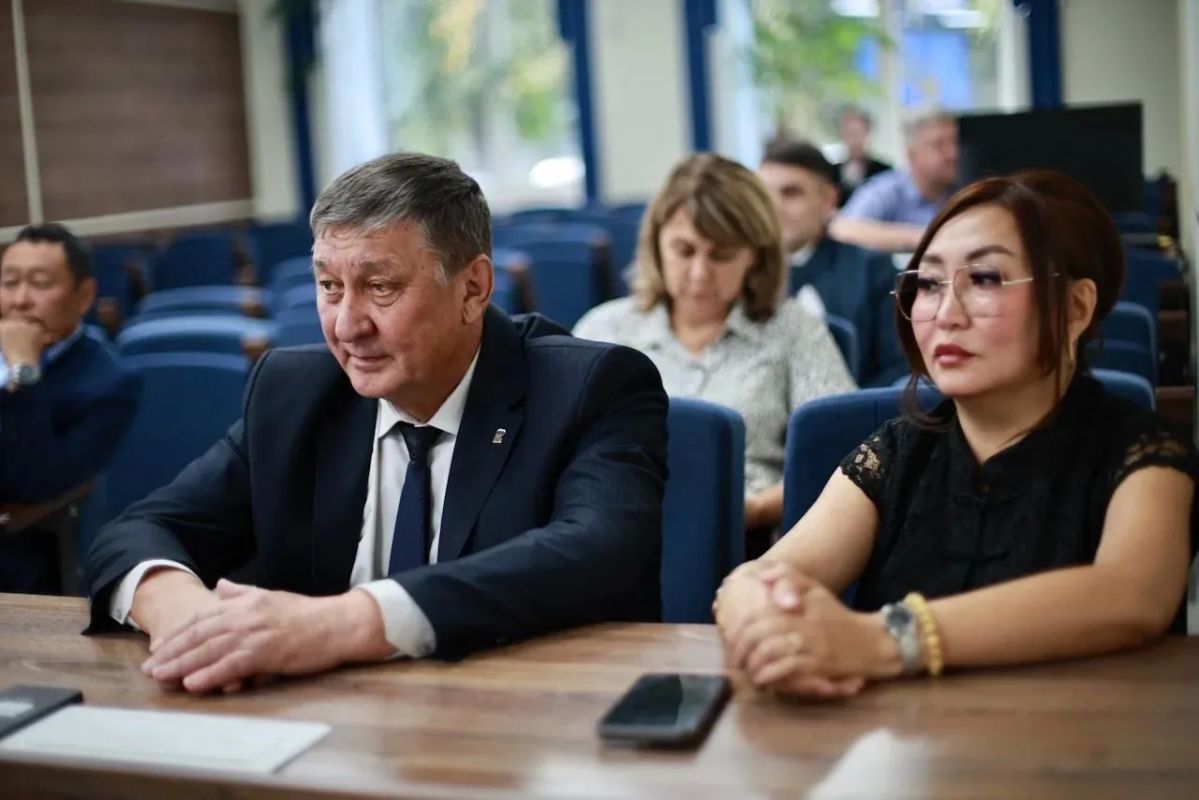 Глава республики Андрей Турчак встретился с депутатами, которые представляют интересы жителей Горно-Алтайска в Госсобрании – Эл Курултай и городском Совете Глава республики Андрей Турчак встретился с депутатами, которые представляют интересы жителей Горно-Алтайска в Госсобрании – Эл Курултай и городском Совете