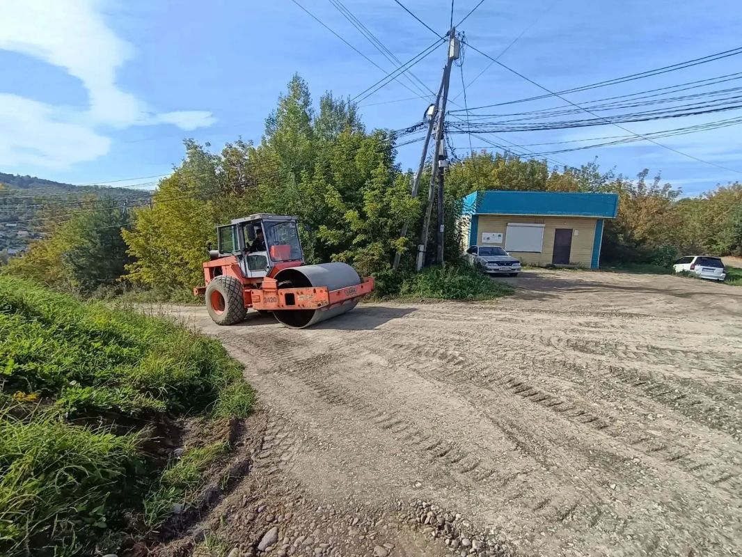 В Горно-Алтайске продолжается ремонт дорог на основании обращений, поступивших в адрес мэрии и депутатского корпуса во время традиционных встреч в микрорайонах В Горно-Алтайске продолжается ремонт дорог на основании обращений, поступивших в адрес мэрии и депутатского корпуса во время традиционных встреч в микрорайонах