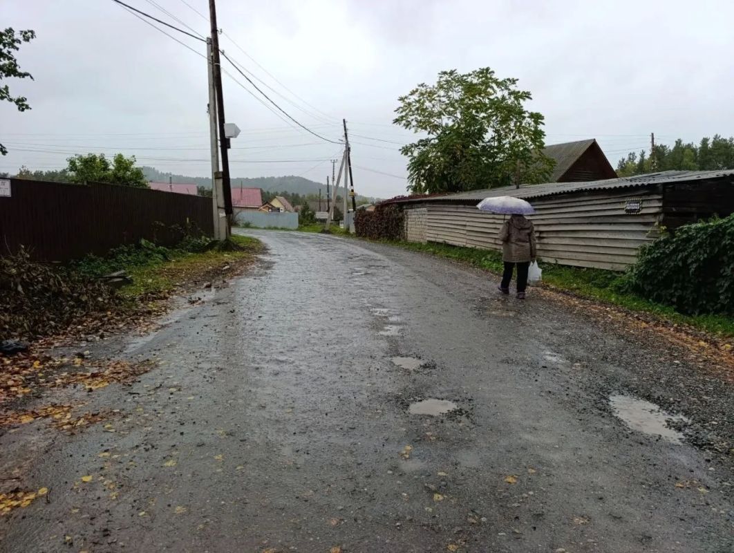 Глава Майминского района Петр Громов провел рабочую планёрку в селе Соузга Глава Майминского района Петр Громов провел рабочую планёрку в селе Соузга
