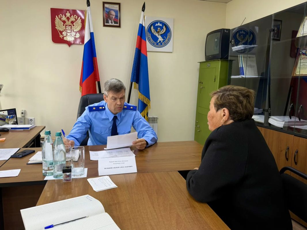 Первый заместитель прокурора Республики Алтай провел личный прием жителей Улаганского района Первый заместитель прокурора Республики Алтай провел личный прием жителей Улаганского района