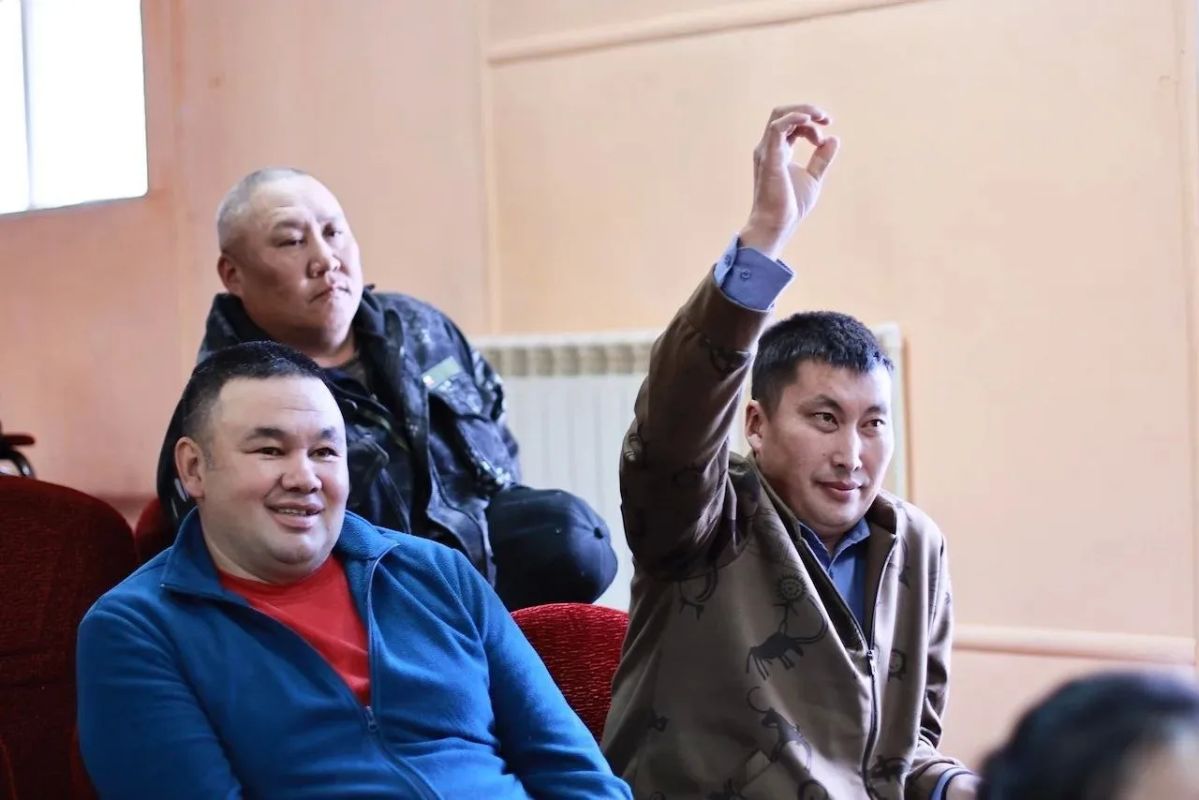 Глава региона Андрей Турчак и жители Саратана обсудили важные вопросы развития села, включая культурно-спортивный комплекс, дороги и мосты Глава региона Андрей Турчак и жители Саратана обсудили важные вопросы развития села, включая культурно-спортивный комплекс, дороги и мосты