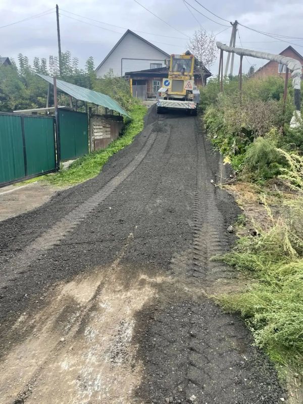В Горно-Алтайске продолжается ремонт дорог на основании обращений, поступивших в адрес мэрии и депутатского корпуса во время традиционных встреч в микрорайонах В Горно-Алтайске продолжается ремонт дорог на основании обращений, поступивших в адрес мэрии и депутатского корпуса во время традиционных встреч в микрорайонах