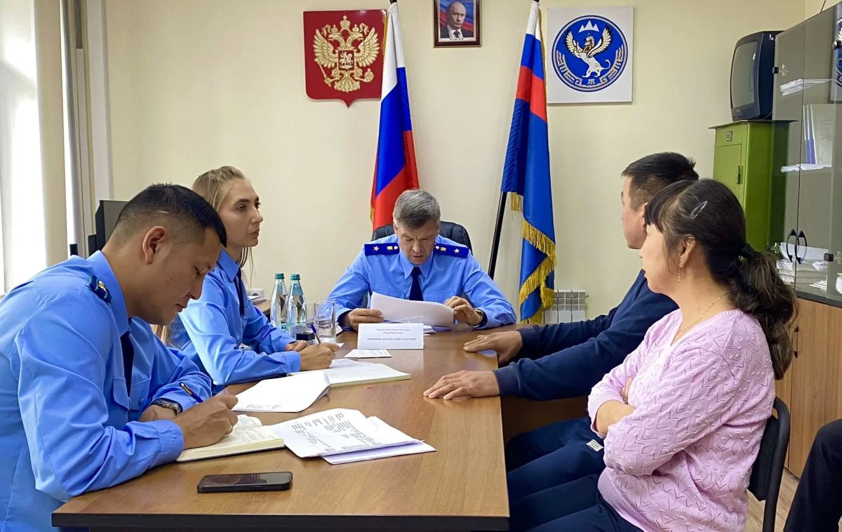 Первый заместитель прокурора Республики Алтай провел личный прием жителей Улаганского района Первый заместитель прокурора Республики Алтай провел личный прием жителей Улаганского района