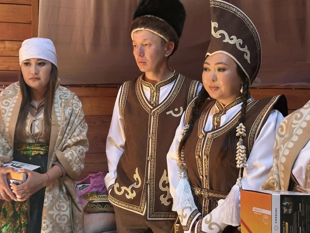 Какие секреты хранят накосные украшения? Какие секреты хранят накосные украшения?