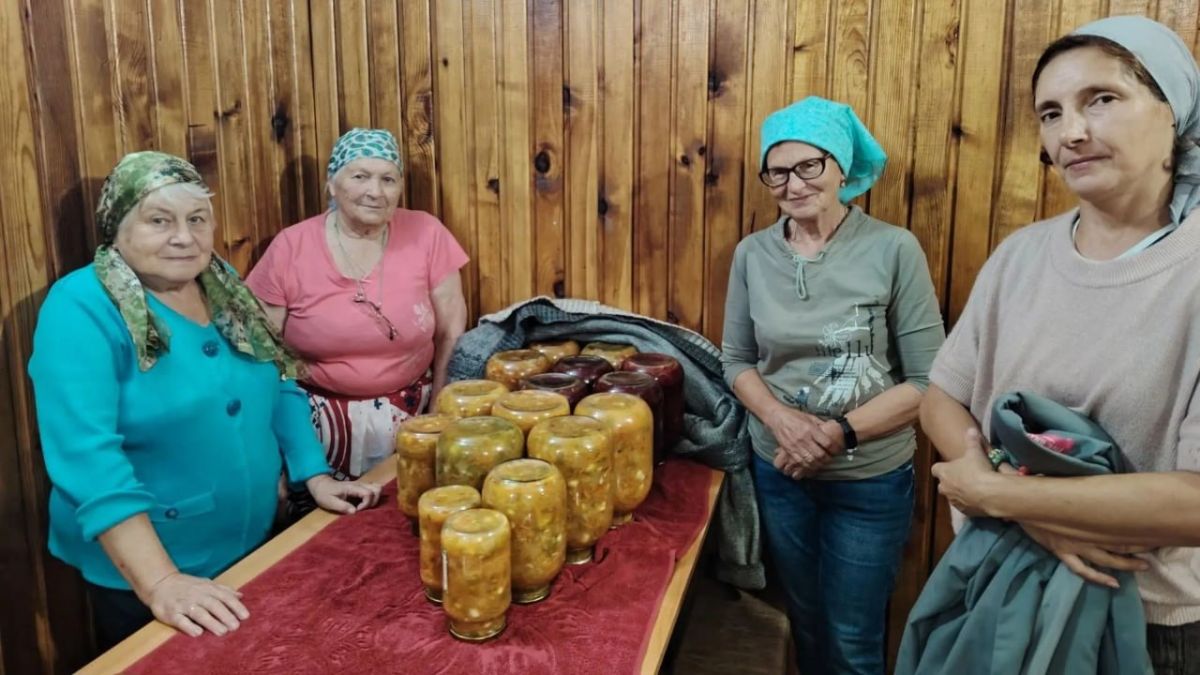 Умелыми ручками прихожанок Преображенского храма Горно-Алтайска изготовлены суповые заправки для наших бойцов, находящихся в зоне СВО Умелыми ручками прихожанок Преображенского храма Горно-Алтайска изготовлены суповые заправки для наших бойцов, находящихся в зоне СВО