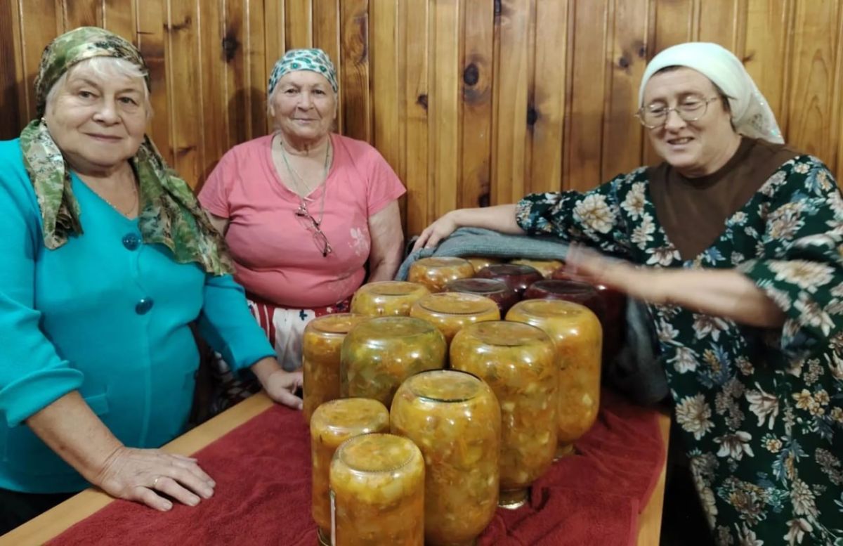 Умелыми ручками прихожанок Преображенского храма Горно-Алтайска изготовлены суповые заправки для наших бойцов, находящихся в зоне СВО Умелыми ручками прихожанок Преображенского храма Горно-Алтайска изготовлены суповые заправки для наших бойцов, находящихся в зоне СВО