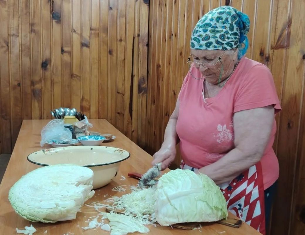 Умелыми ручками прихожанок Преображенского храма Горно-Алтайска изготовлены суповые заправки для наших бойцов, находящихся в зоне СВО Умелыми ручками прихожанок Преображенского храма Горно-Алтайска изготовлены суповые заправки для наших бойцов, находящихся в зоне СВО