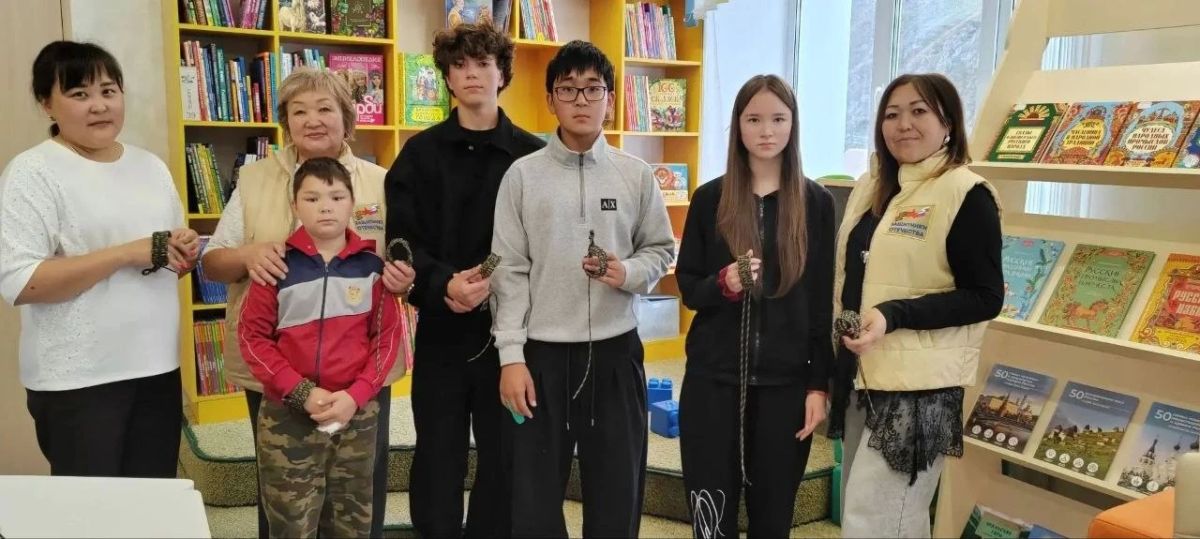 В Шебалинской районной библиотеке прошел мастер-класс по плетению тактического браслета «Браслет жизни» из паракорда В Шебалинской районной библиотеке прошел мастер-класс по плетению тактического браслета «Браслет жизни» из паракорда