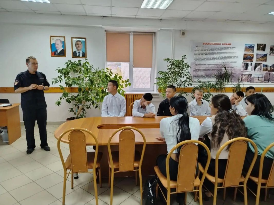 В Республике Алтай сотрудники полиции провели в учебных заведениях антинаркотические классные часы В Республике Алтай сотрудники полиции провели в учебных заведениях антинаркотические классные часы