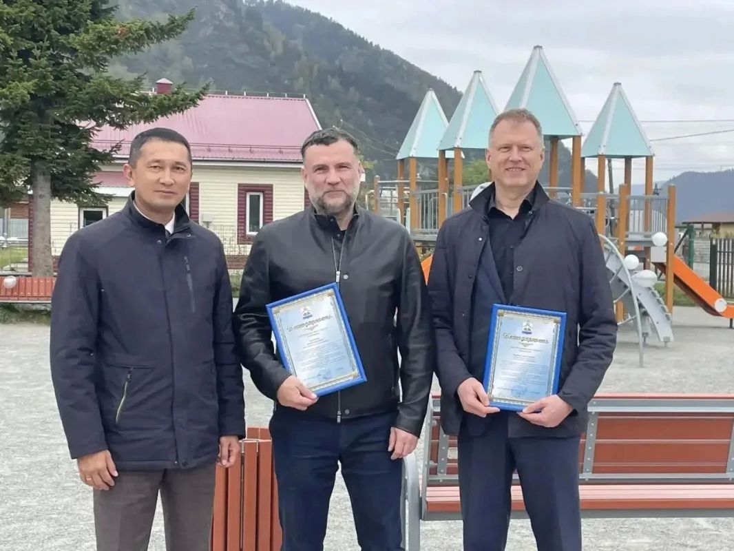 В Аносе официально открыли новую детскую игровую площадку рядом с Домом культуры В Аносе официально открыли новую детскую игровую площадку рядом с Домом культуры