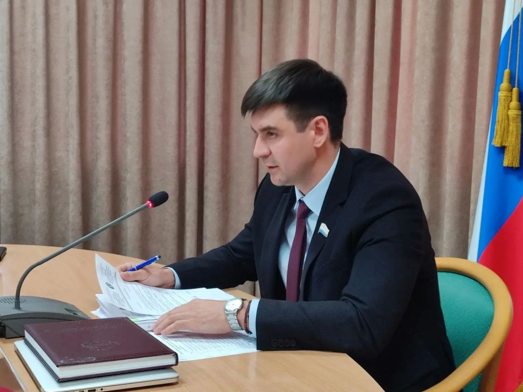 Прямо сейчас в региональном Парламенте проходит заседание Комитета по развитию туризма, предпринимательства, спорта и молодёжной политике Прямо сейчас в региональном Парламенте проходит заседание Комитета по развитию туризма, предпринимательства, спорта и молодёжной политике