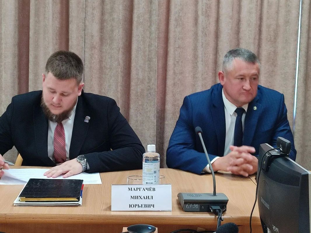 Прямо сейчас в региональном Парламенте проходит заседание Комитета по развитию туризма, предпринимательства, спорта и молодёжной политике Прямо сейчас в региональном Парламенте проходит заседание Комитета по развитию туризма, предпринимательства, спорта и молодёжной политике