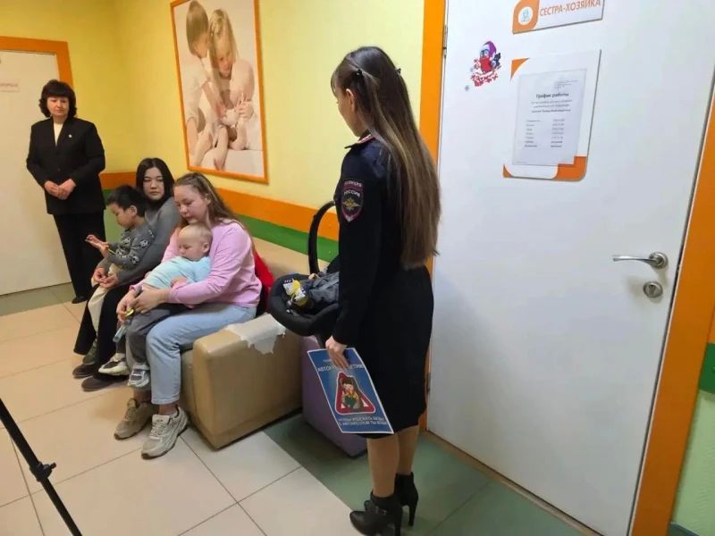 Cотрудники Госавтоинспекции и детский омбудсмен встретились с юными пациентами детской поликлиники Cотрудники Госавтоинспекции и детский омбудсмен встретились с юными пациентами детской поликлиники
