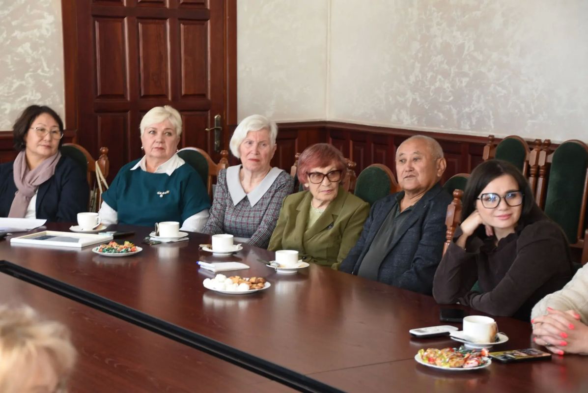 90 лет служения людям и Отчизне: в Горно-Алтайске чествовали Бориса Кондулеевича Алушкина 90 лет служения людям и Отчизне: в Горно-Алтайске чествовали Бориса Кондулеевича Алушкина