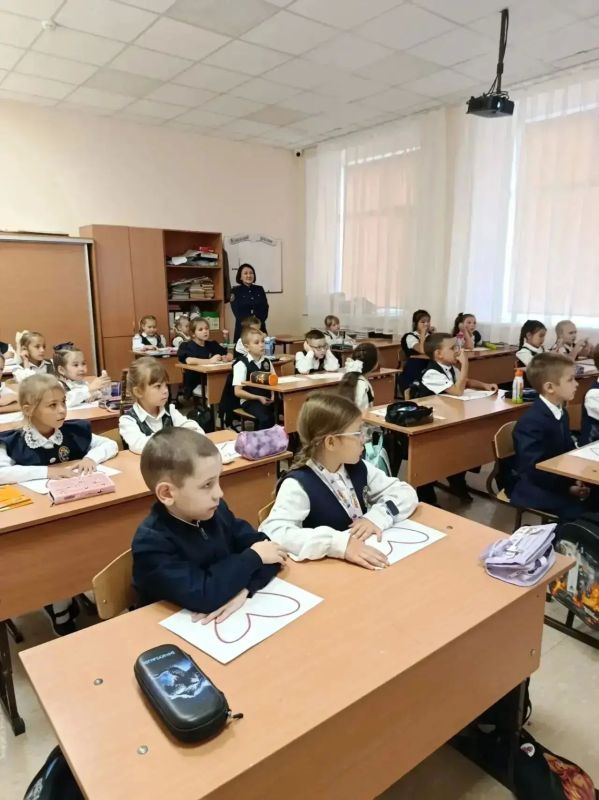 Представитель следственного управления СК России по Республике Алтай встретился с учениками Майминской школы Представитель следственного управления СК России по Республике Алтай встретился с учениками Майминской школы