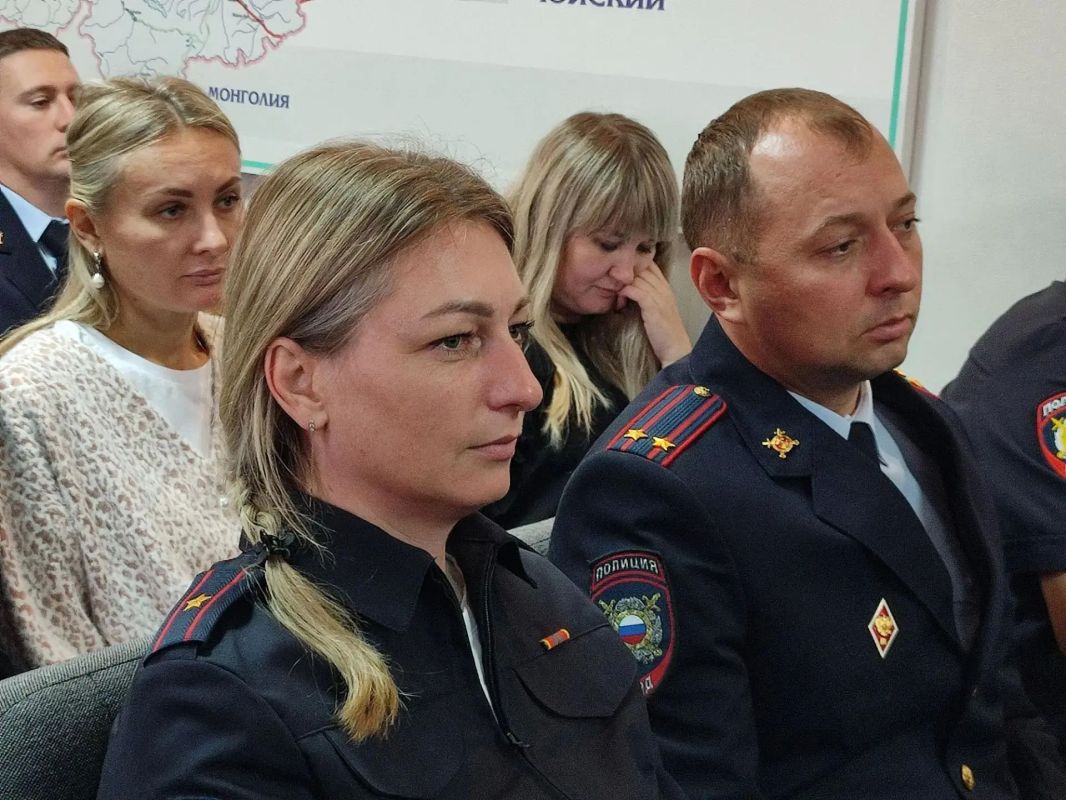 Прямо сейчас в МВД по Республике Алтай проходит торжественное мероприятие, посвящённое Дню сотрудника уголовного розыска Прямо сейчас в МВД по Республике Алтай проходит торжественное мероприятие, посвящённое Дню сотрудника уголовного розыска