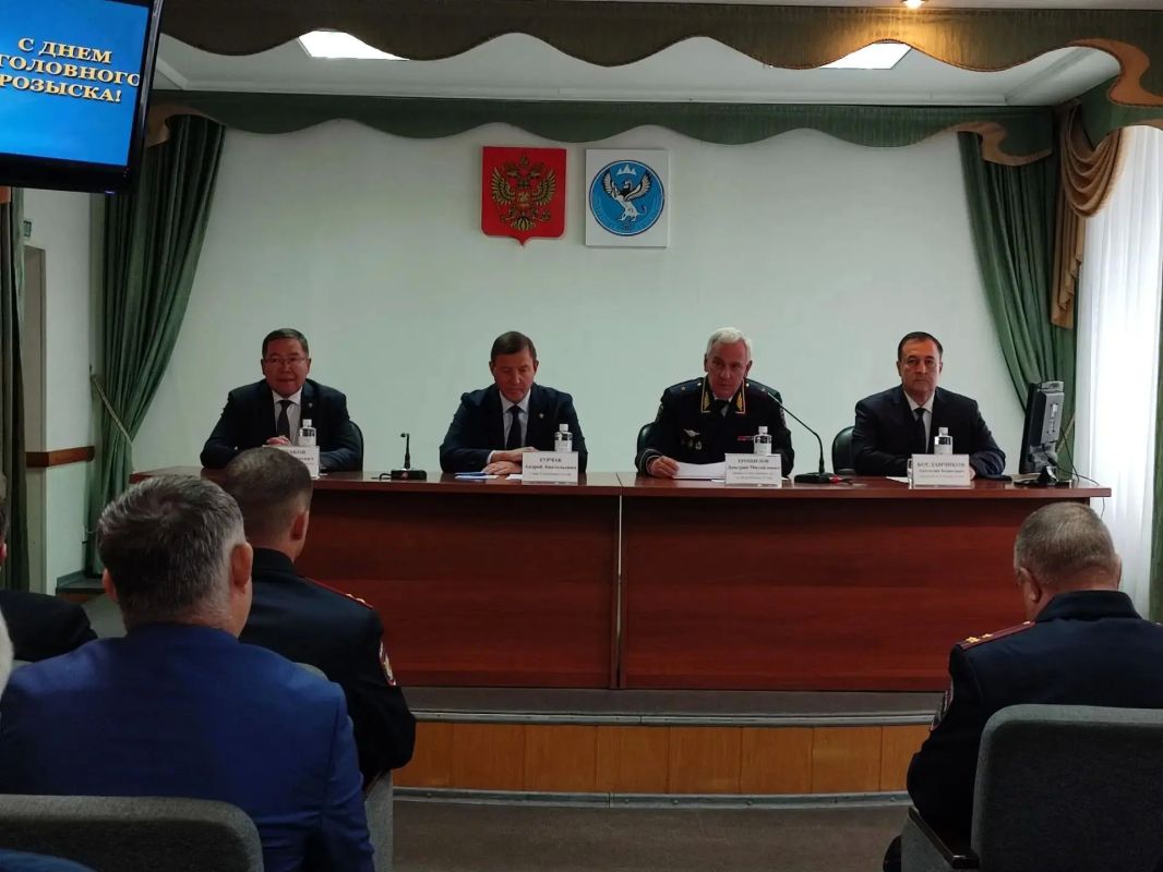 Прямо сейчас в МВД по Республике Алтай проходит торжественное мероприятие, посвящённое Дню сотрудника уголовного розыска Прямо сейчас в МВД по Республике Алтай проходит торжественное мероприятие, посвящённое Дню сотрудника уголовного розыска