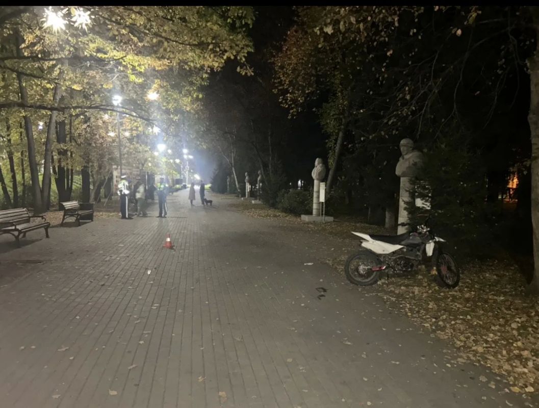 В Горно-Алтайске на территории мемориального комплекса «Парк Победы» нетрезвый мотоциклист сбил пешехода В Горно-Алтайске на территории мемориального комплекса «Парк Победы» нетрезвый мотоциклист сбил пешехода