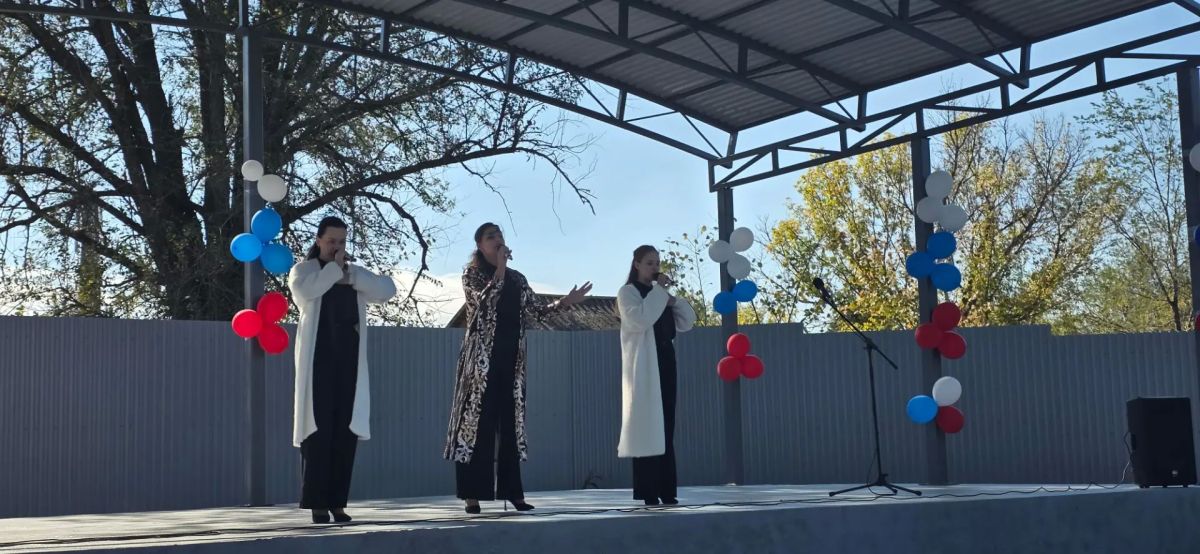 Виктор Водолацкий: Сегодня посетил село Жёлтое Славяносербского муниципального округа, где состоялось торжественное открытие обновлённого сквера Молодогвардейцев Виктор Водолацкий: Сегодня посетил село Жёлтое Славяносербского муниципального округа, где состоялось торжественное открытие обновлённого сквера Молодогвардейцев