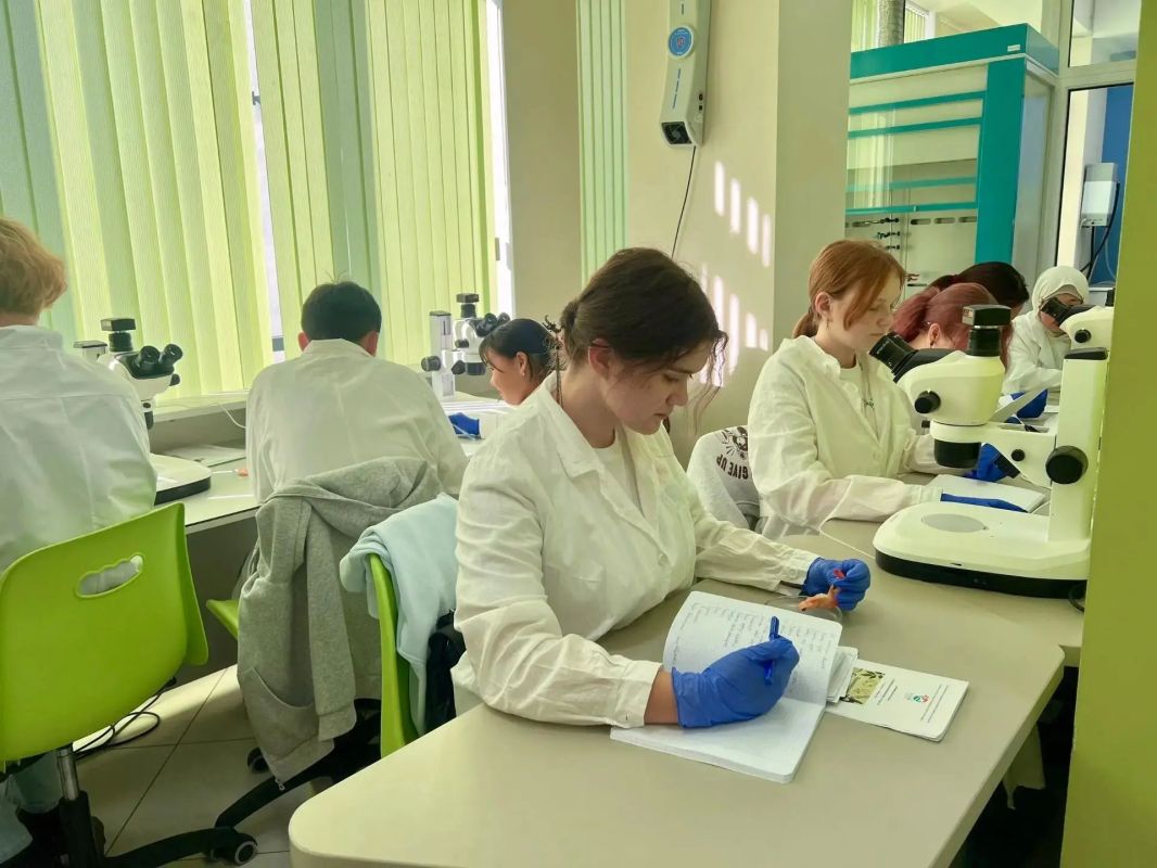 Интенсивная смена по олимпиадной биологии завершилась в Центре одаренных детей «Алтай.Сириус». Она прошла в рамках нацпроекта «Молодежь и дети»