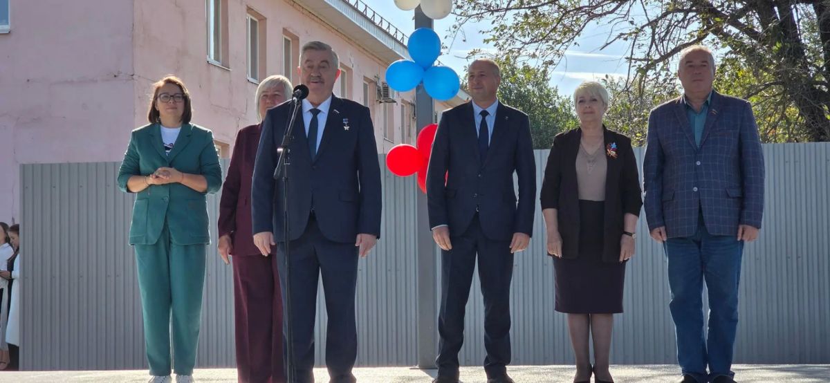 Виктор Водолацкий: Сегодня посетил село Жёлтое Славяносербского муниципального округа, где состоялось торжественное открытие обновлённого сквера Молодогвардейцев Виктор Водолацкий: Сегодня посетил село Жёлтое Славяносербского муниципального округа, где состоялось торжественное открытие обновлённого сквера Молодогвардейцев