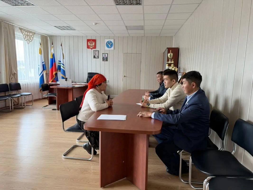 В Улаганском районе при поддержке Народной программы «Единой России» построят стадион и решат вопросы ЖКХ В Улаганском районе при поддержке Народной программы «Единой России» построят стадион и решат вопросы ЖКХ