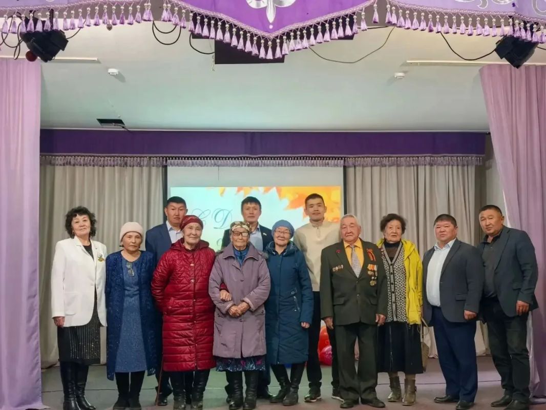 В Улаганском районе при поддержке Народной программы «Единой России» построят стадион и решат вопросы ЖКХ В Улаганском районе при поддержке Народной программы «Единой России» построят стадион и решат вопросы ЖКХ