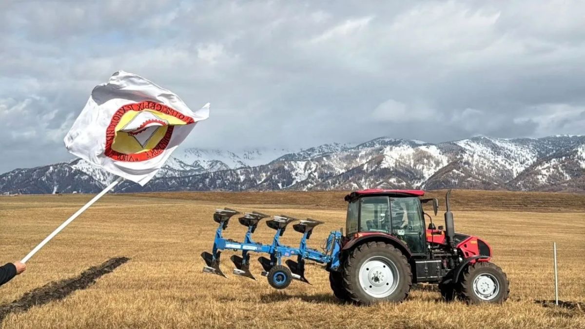 Конкурс профессионального мастерства «Лучший пахарь» прошел в Усть-Коксинском техникуме отраслевых технологий Конкурс профессионального мастерства «Лучший пахарь» прошел в Усть-Коксинском техникуме отраслевых технологий