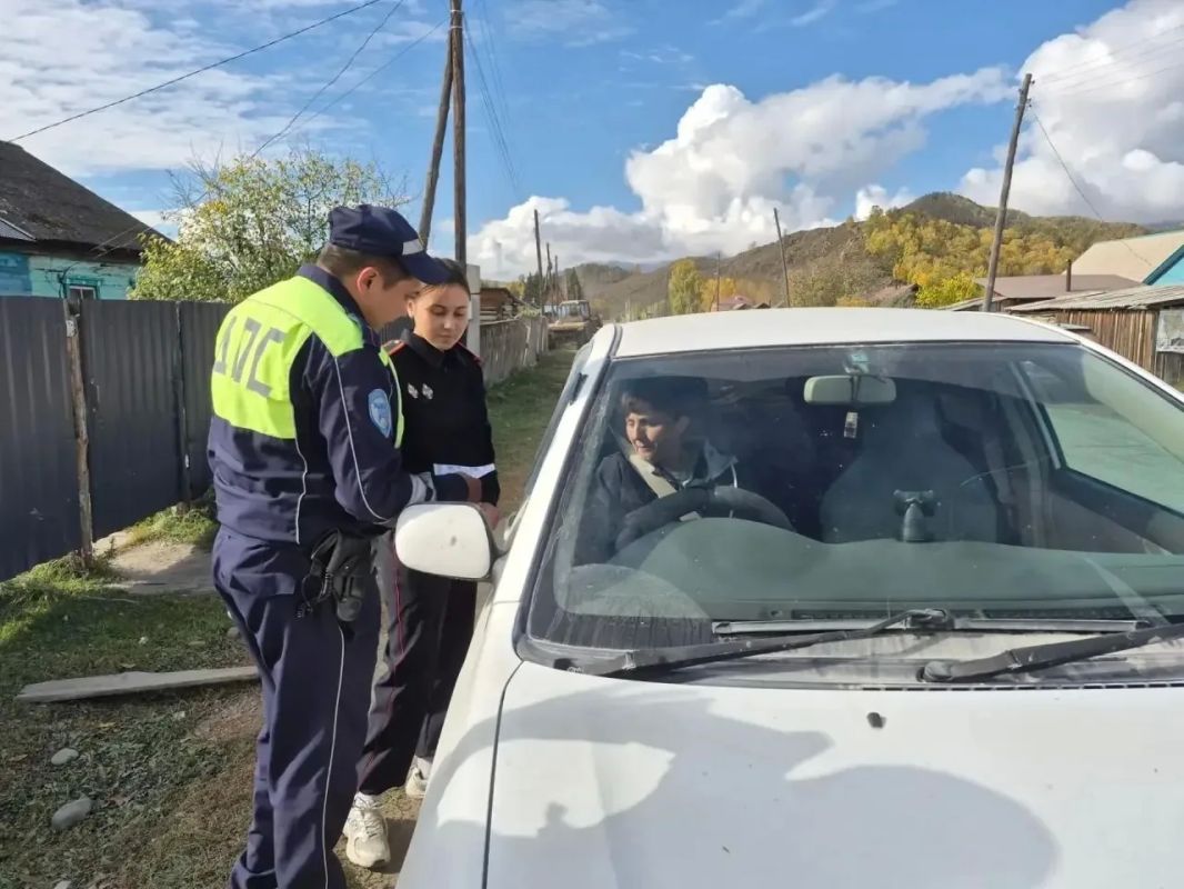В Усть-Коксинском районе сотрудники Госавтоинспекции вместе с кадетами Огневской средней школы провели профилактическую работу с водителями В Усть-Коксинском районе сотрудники Госавтоинспекции вместе с кадетами Огневской средней школы провели профилактическую работу с водителями